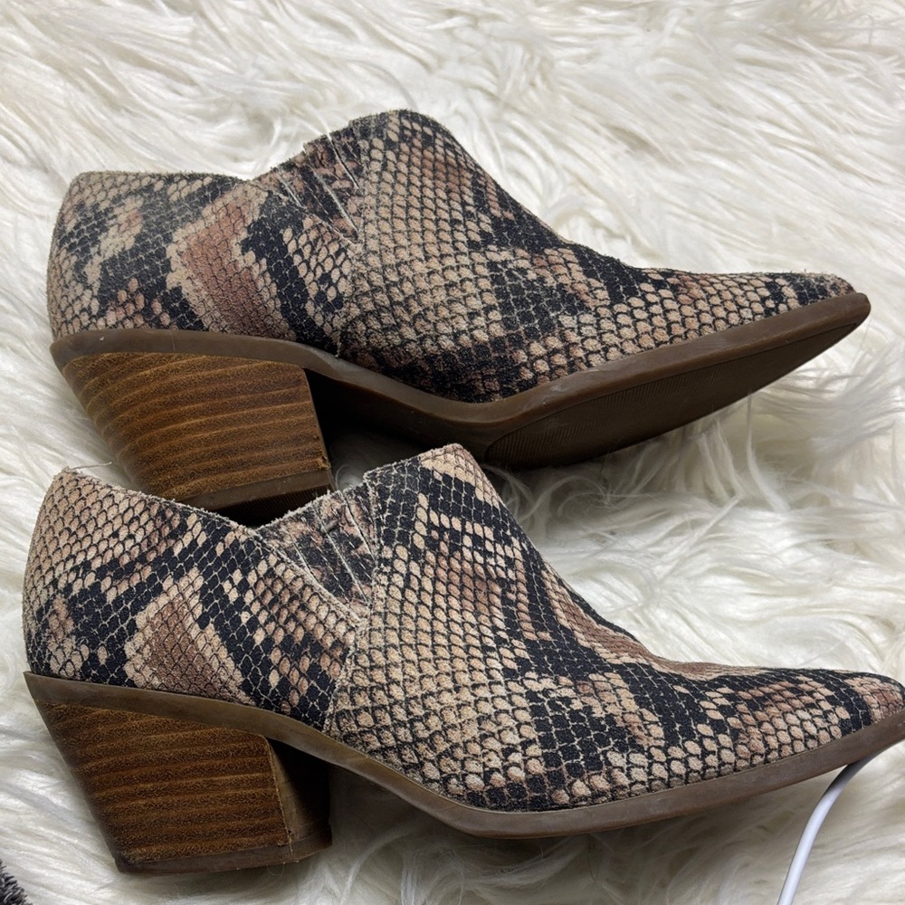 Lucky Brand Women’s Tresee Snake Print Low Ankle Bootie Sz 7.5 - Picture 2 of 7
